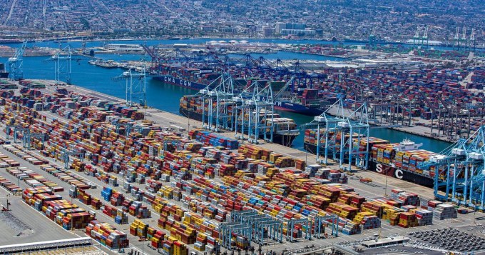 États-Unis : le port de Los Angeles perturbé par les incertitudes douanières