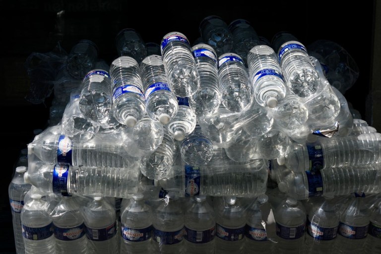 Plastique : le gouvernement renonce à la consigne obligatoire pour les bouteilles