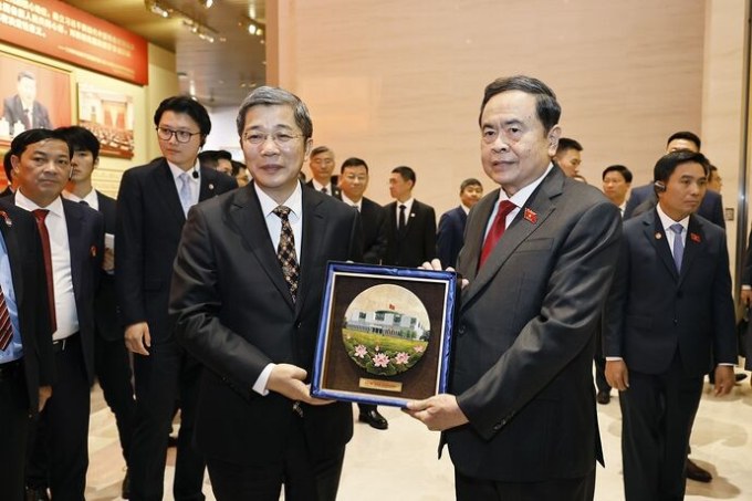 Diplomatie parlementaire : le président de l’Assemblée nationale vietnamienne en visite officielle en Chine