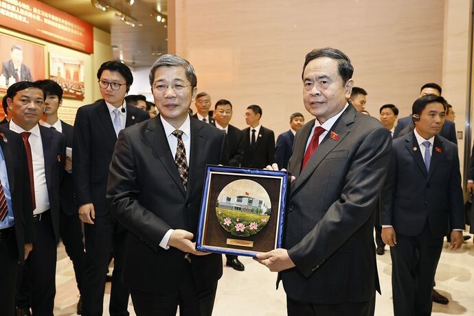Diplomatie parlementaire : le président de l’Assemblée nationale vietnamienne en visite officielle en Chine