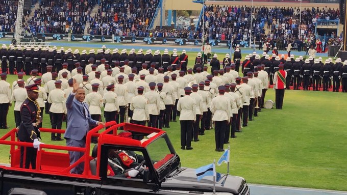 Le président du Botswana effectuera une visite d'État en Chine mi-octobre