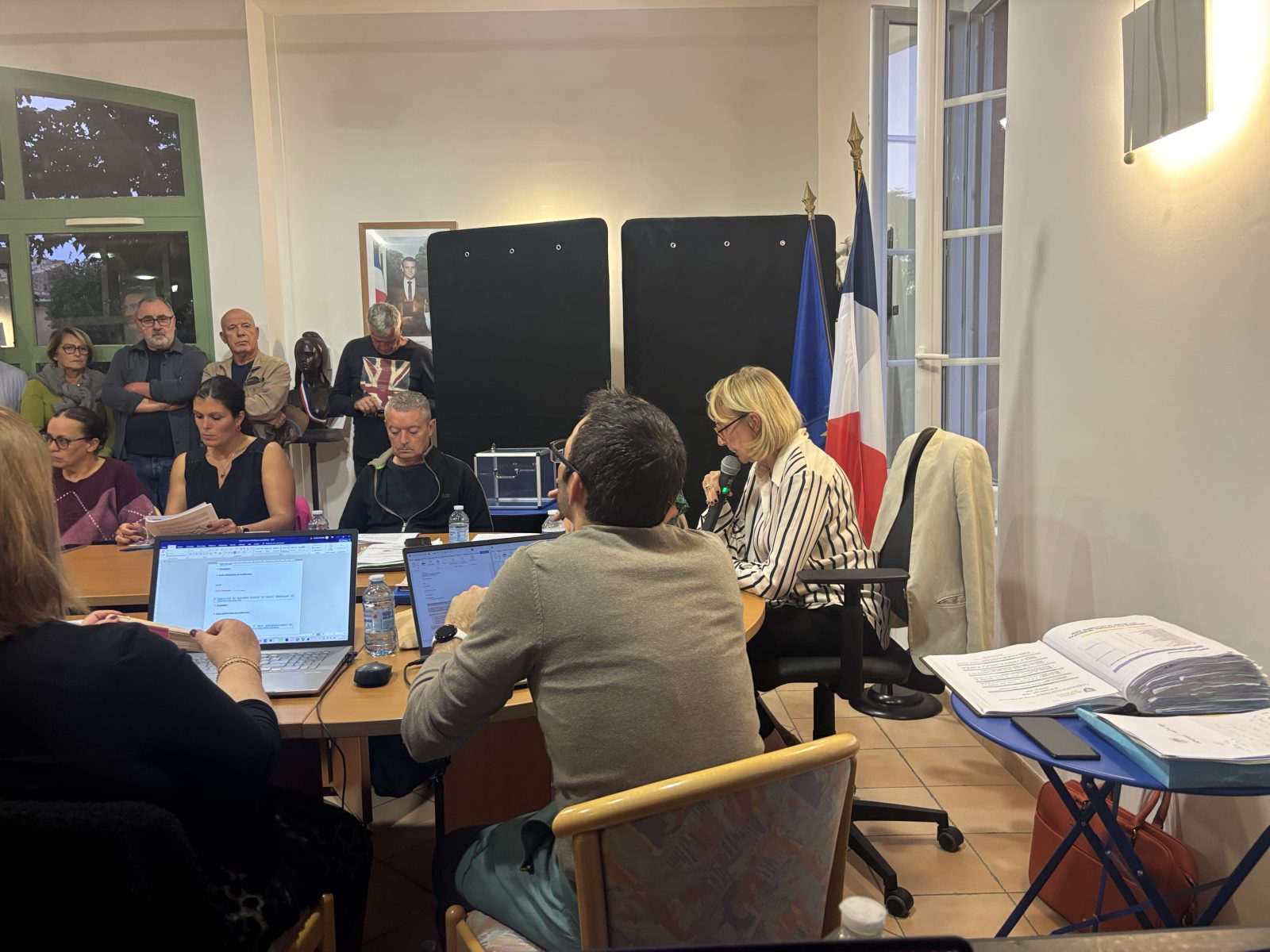 Saint-Laurent-des-Arbres : le conseil municipal restreint les compétences de la maire