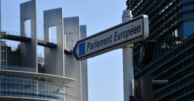 Strasbourg : les collectivités financent les navettes aéroportuaires des eurodéputés