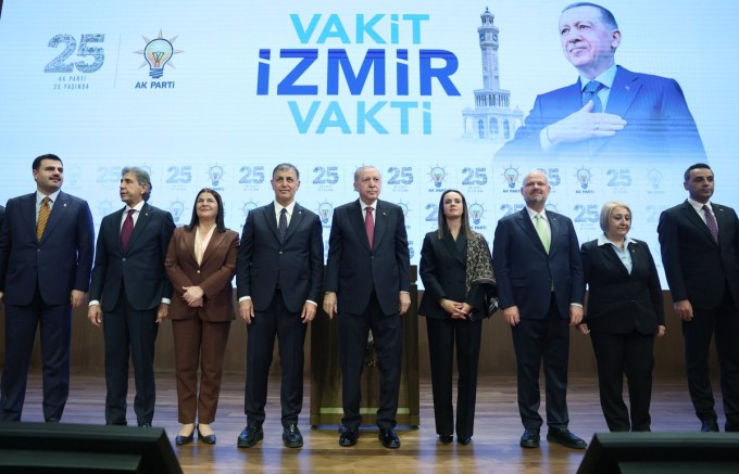 Turquie : le ralliement du maire d'Izmir à l'AKP provoque une crise politique