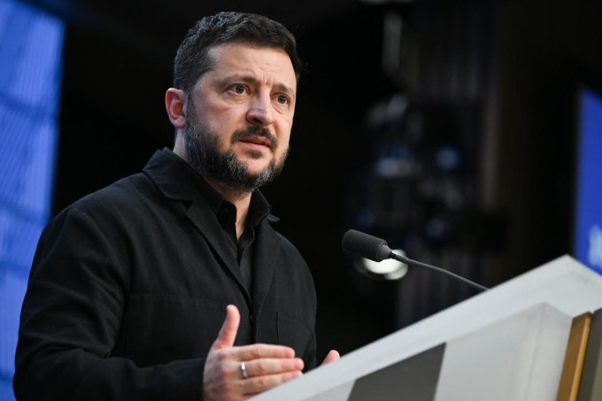 Ukraine : Volodymyr Zelensky sollicite une aide financière européenne accrue face à l'incertitude américaine